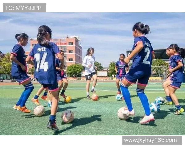 小班足球活动促进孩子们团队合作与身体素质提升的探索与实践