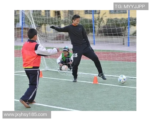 足球双触：探寻这项运动背后的技巧与魅力，提升球员表现的秘密揭秘