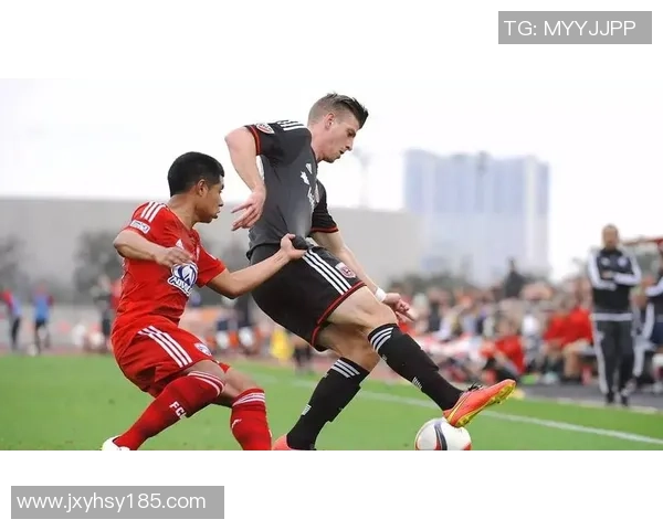 长人足球的魅力与挑战探索高个子球员在足球场上的独特优势与发展潜力 长人足球的魅力与挑战探索高个子球员在足球场上的独特优势与发展潜力